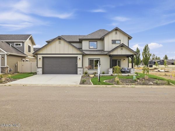 8533 N Avalanche Ln, Hayden, ID 83835