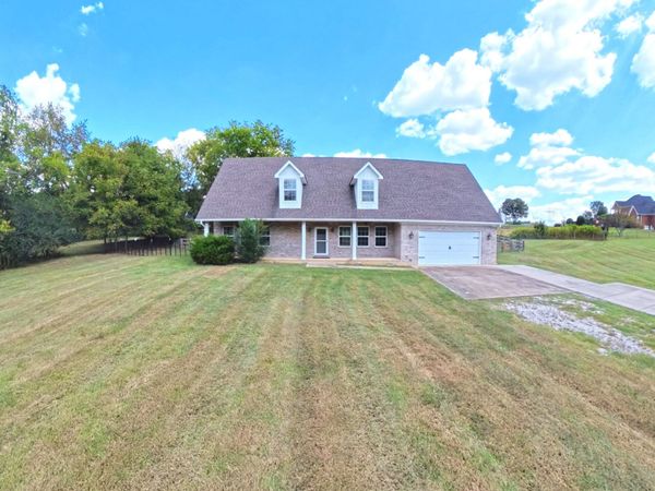 2107 Double Branch Rd, Columbia, TN 38401