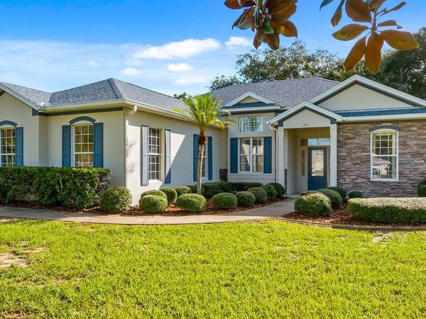 202 N DIXIE DRIVE , HOWEY IN THE HILLS, FL 34737