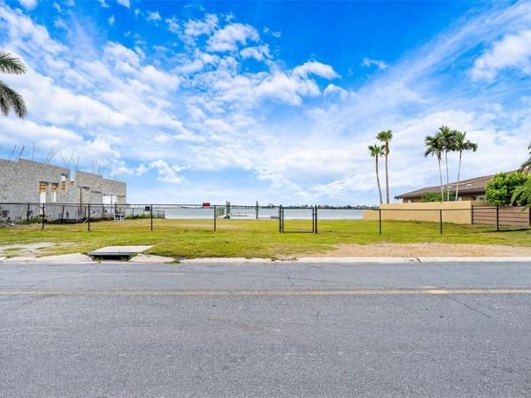 424 55TH AVENUE , ST PETE BEACH, FL 33706