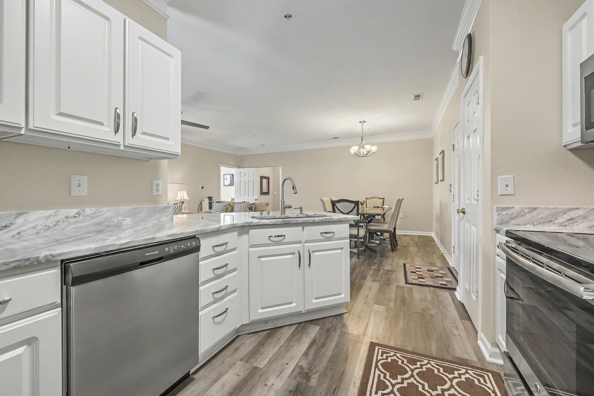 1483 Cambridge Lakes Drive Photo 10