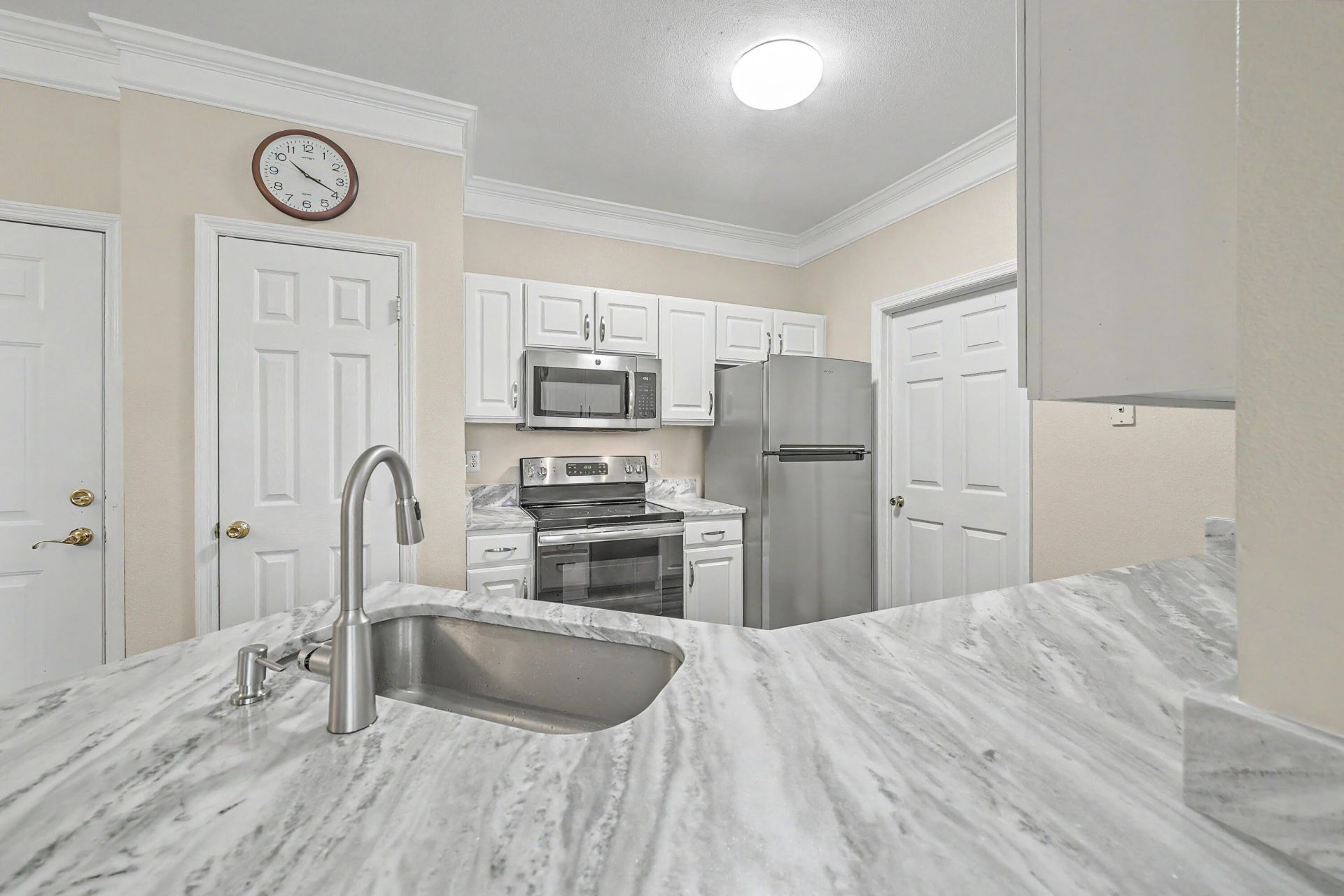 1483 Cambridge Lakes Drive Photo 10
