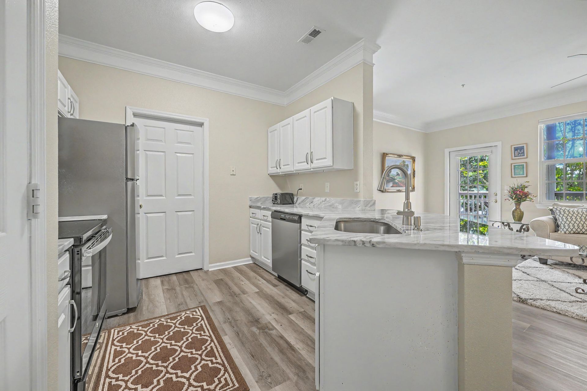 1483 Cambridge Lakes Drive Photo 8