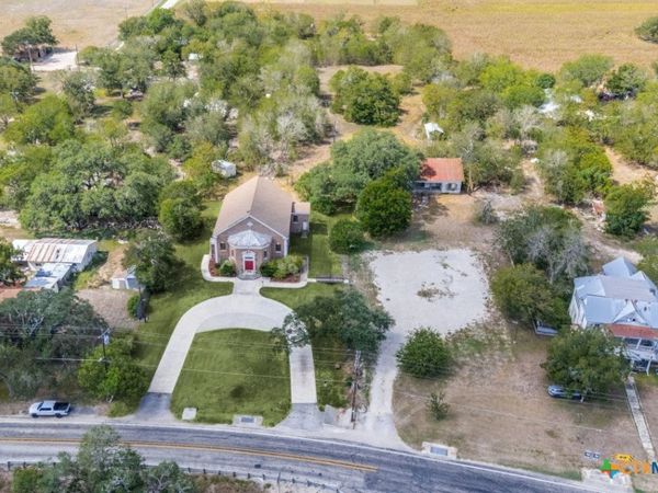 10020 Fm 621 , Staples, TX 78655