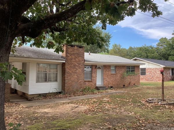 1612 Sunset Dr , Hope, AR 71801