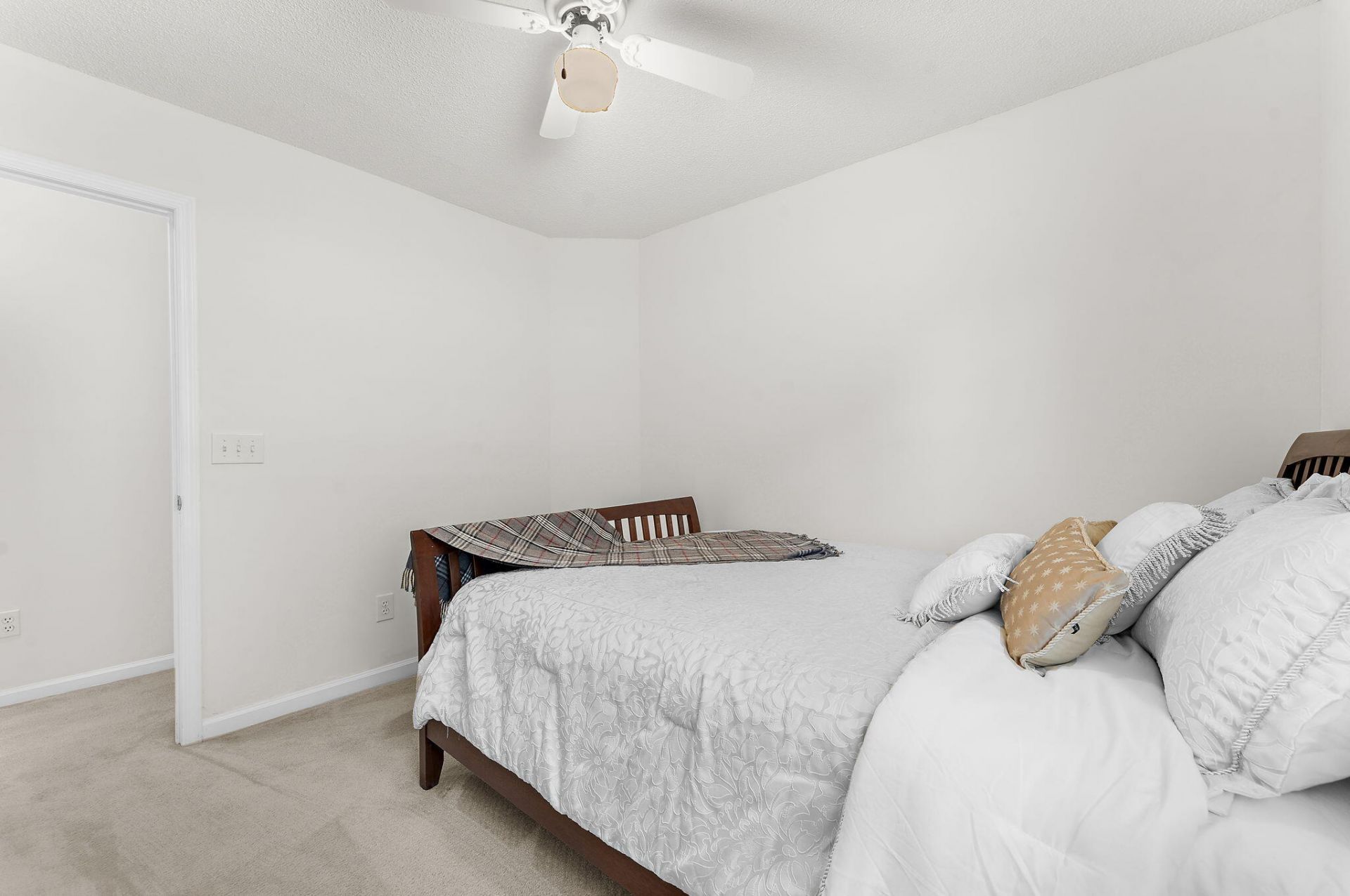 240 Lytham Court Photo 22