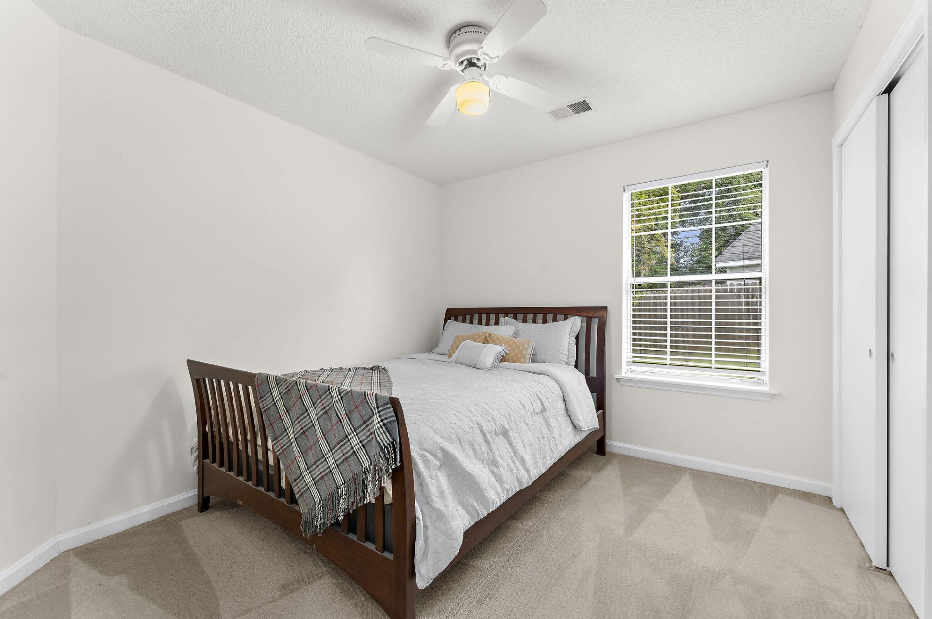240 Lytham Court Photo 23