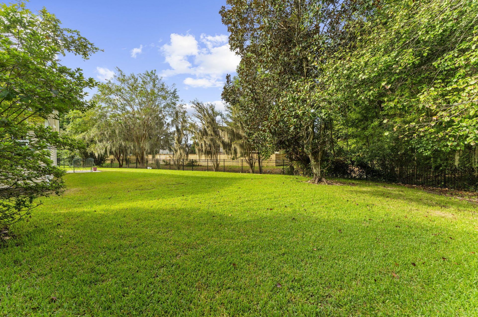 240 Lytham Court Photo 34