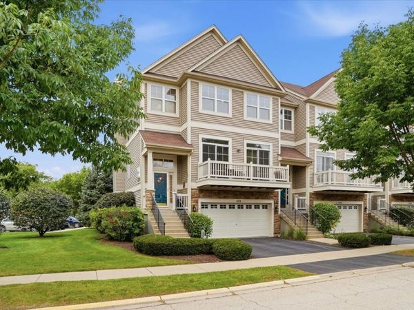 674 Shoreline Drive , Grayslake, IL 60030