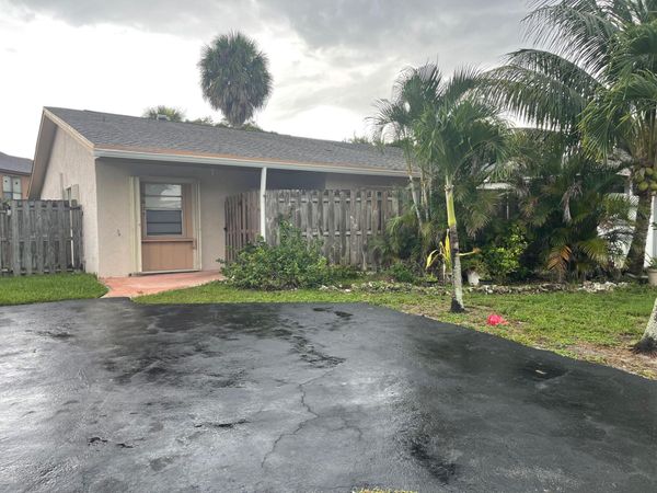 8615 Satalite Terrace, Lake Park, FL 33403