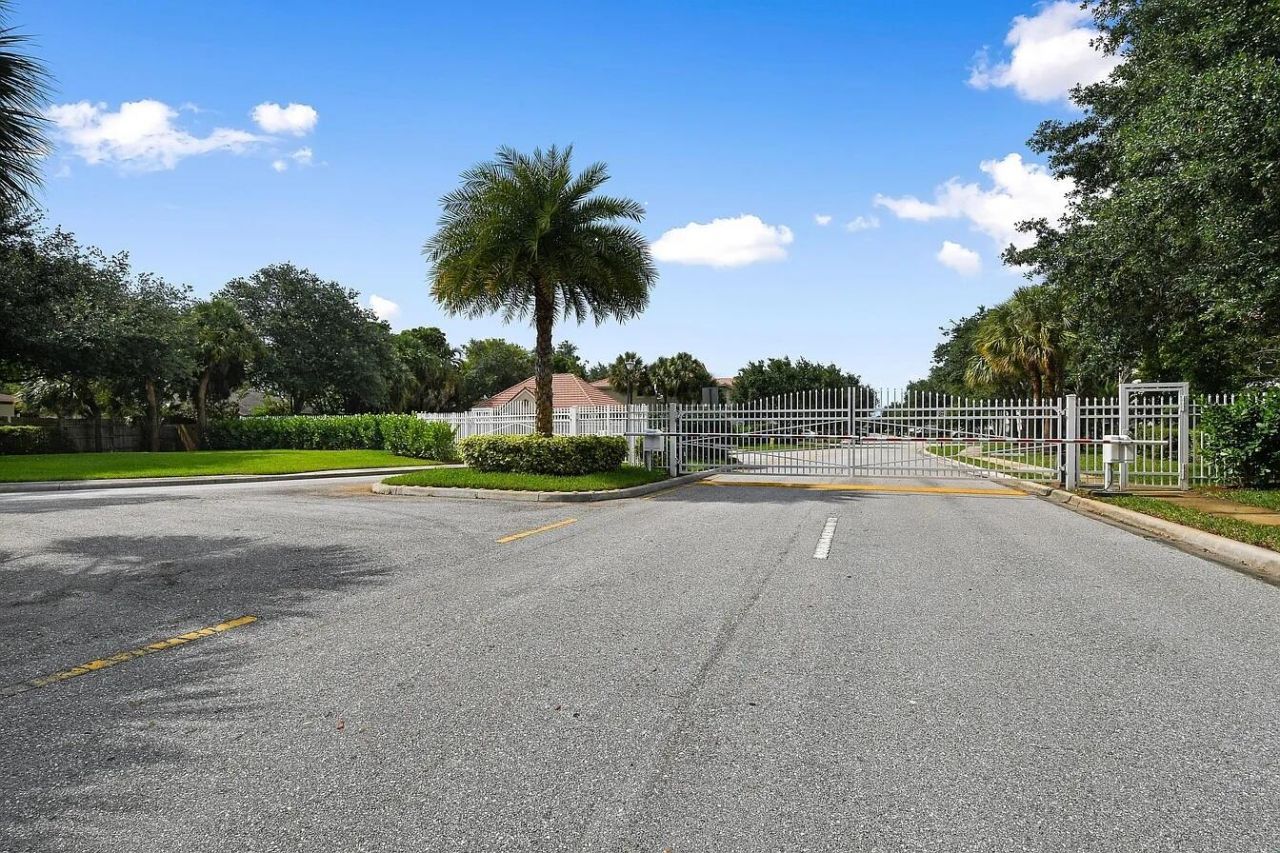 4528 Thornwood Circle, West Palm Beach, FL 33418 Photo