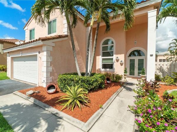 710 Briarwood Terrace, Davie, FL 33325