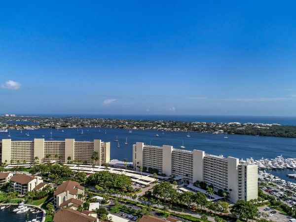 132 LAKESHORE Drive, Unit 220, North Palm Beach, FL 33408