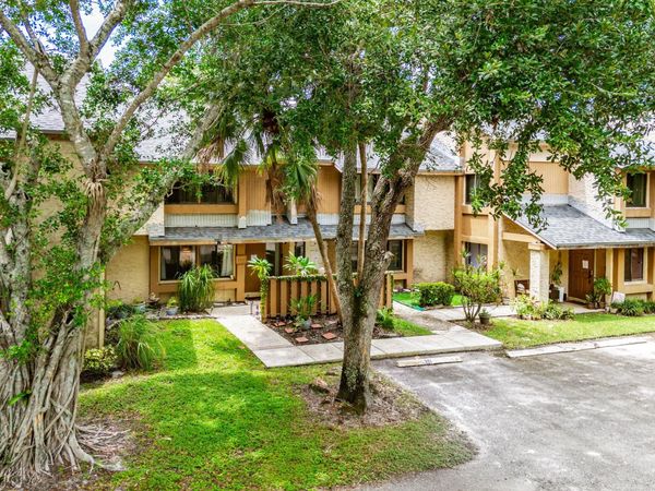 209 Wimbledon Lakes Drive, Plantation, FL 33324