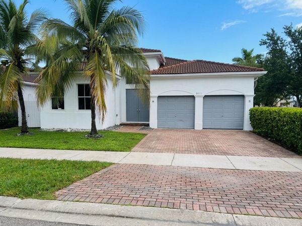 8911 NW 178th Lane, Hialeah, FL 33018