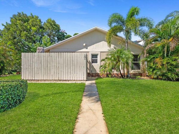 191 SE 1st Circle, Boynton Beach, FL 33435