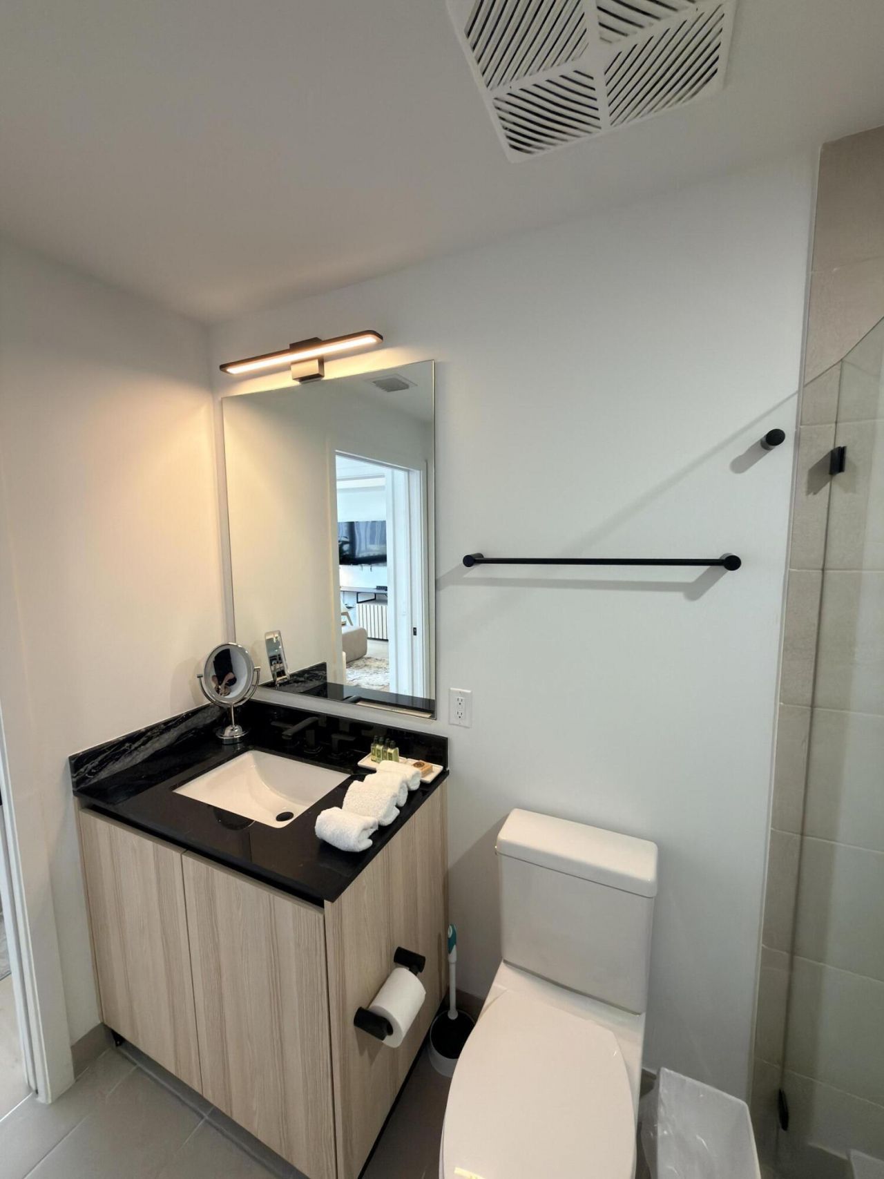 225 N Miami Avenue, Unit 2207, Miami, FL 33128 Photo