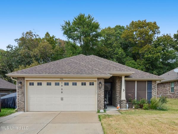 1908 Central Ridge Drive, Southaven, MS 38671