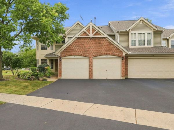 4420 Edinburg Lane , Hanover Park, IL 60133