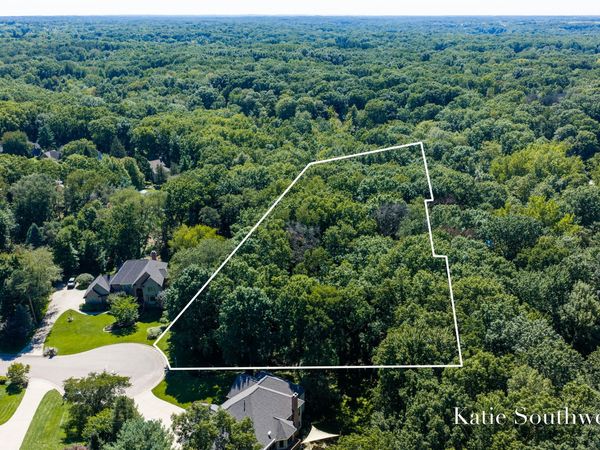 7670 Wood Violet Court SE, Grand Rapids, MI 49546