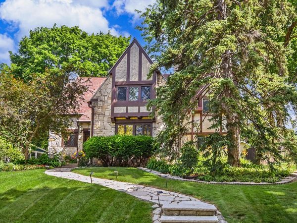7440 Oakhill Ave, Wauwatosa, WI 53213