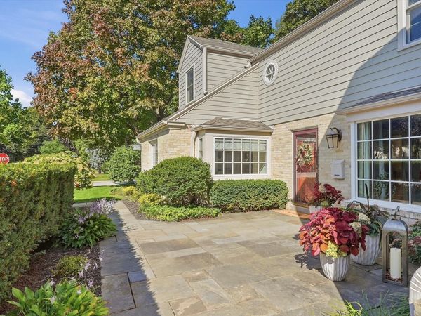 2604 N 89th St, Wauwatosa, WI 53226
