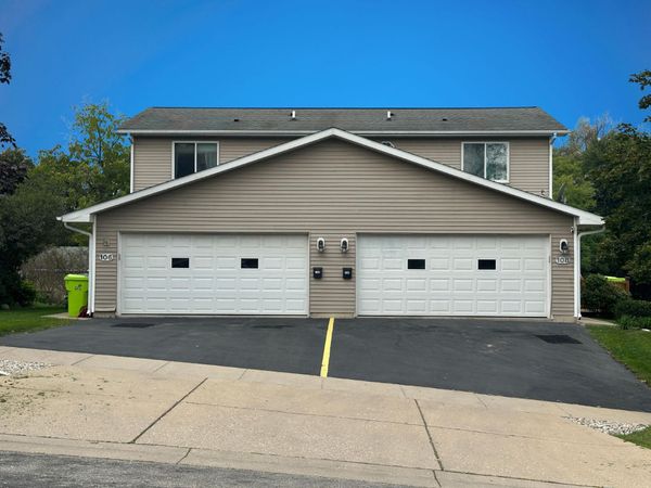 106-108 N Terrace St, Delavan, WI 53115