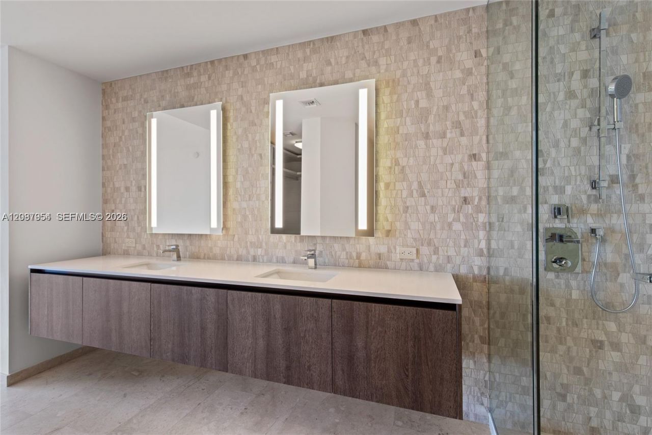 88 SW 7th St, Unit 904, Miami, FL 33130 Photo