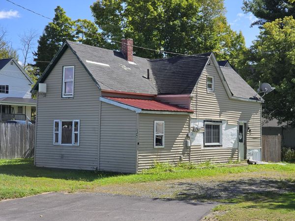 1323 Main Street , Washburn, ME 04786