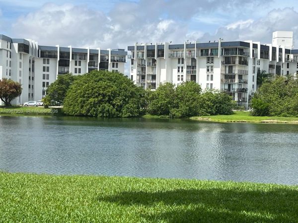 9682 Fontainebleau Blvd, Unit 207, Miami, FL 33172