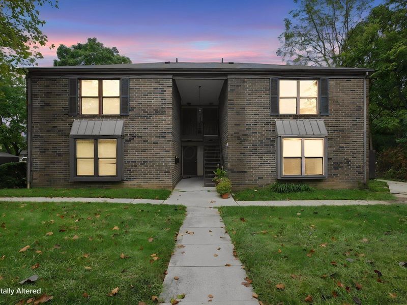 5844 Hallridge Circle , Unit B, Columbus, OH 43232 Photo 1