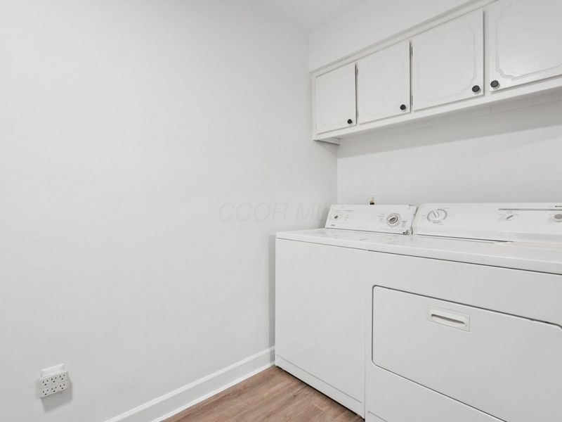 5844 Hallridge Circle , Unit B, Columbus, OH 43232 Photo 16