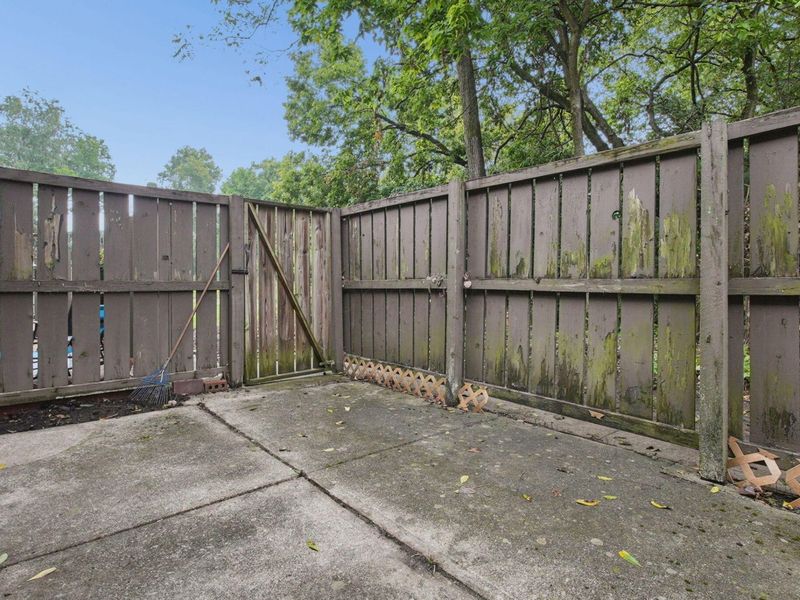 5844 Hallridge Circle , Unit B, Columbus, OH 43232 Photo 19