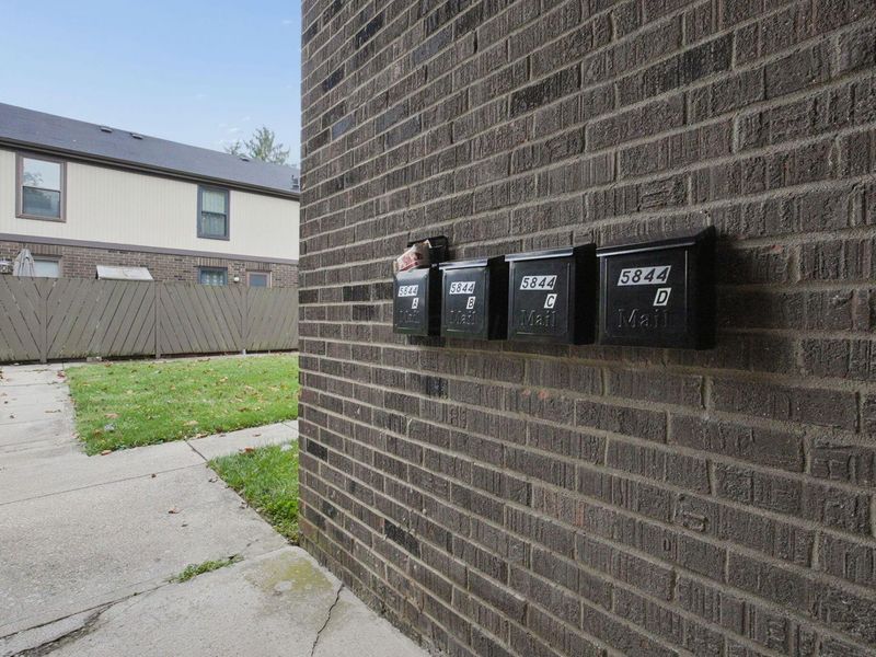 5844 Hallridge Circle , Unit B, Columbus, OH 43232 Photo 20