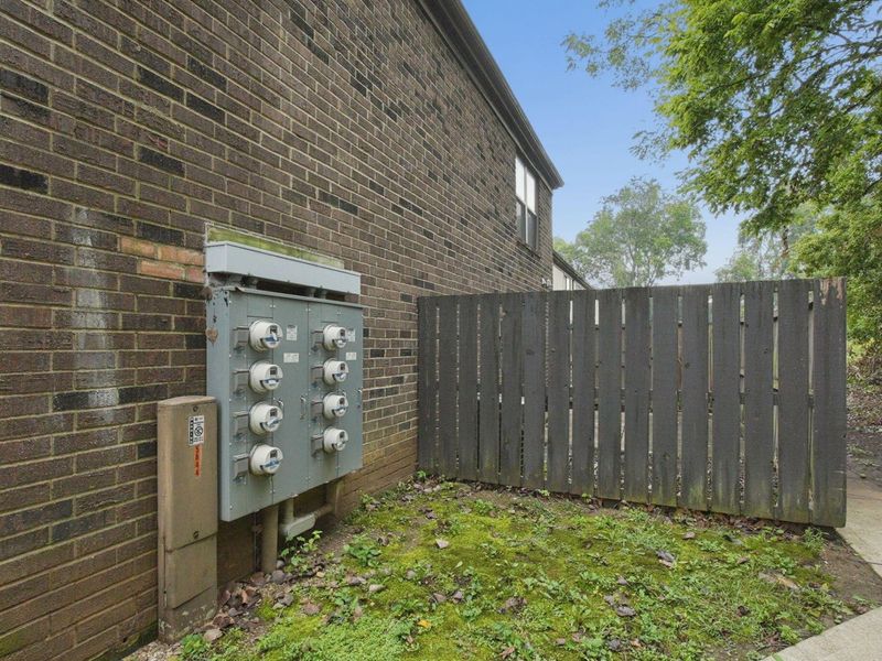 5844 Hallridge Circle , Unit B, Columbus, OH 43232 Photo 21