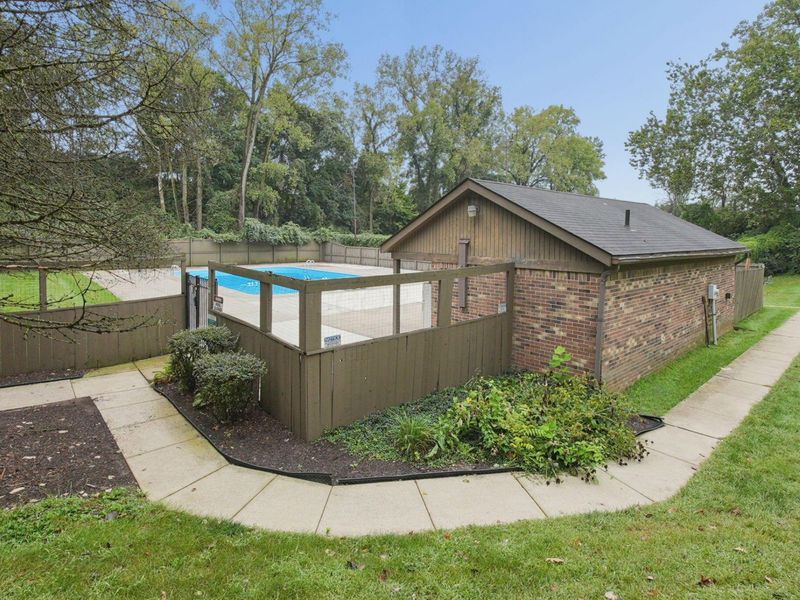 5844 Hallridge Circle , Unit B, Columbus, OH 43232 Photo 24