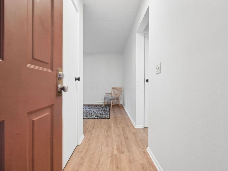 5844 Hallridge Circle , Unit B, Columbus, OH 43232 Photo 3