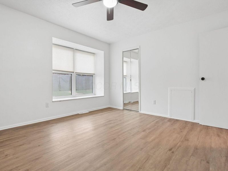 5844 Hallridge Circle , Unit B, Columbus, OH 43232 Photo 8