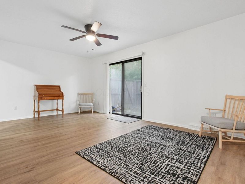 5844 Hallridge Circle , Unit B, Columbus, OH 43232 Photo 9