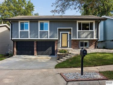 5803 S 136th Street, Omaha, NE 68137