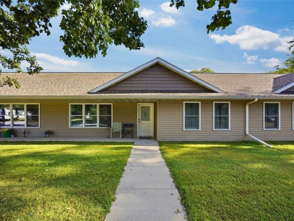209 1st Street SW, Unit 3, Hopkinton, IA 52237