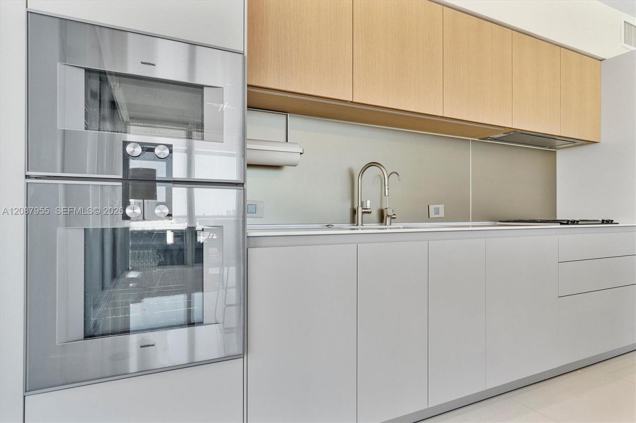 3737 Collins Ave, Unit S-804, Miami Beach, FL 33140 Photo