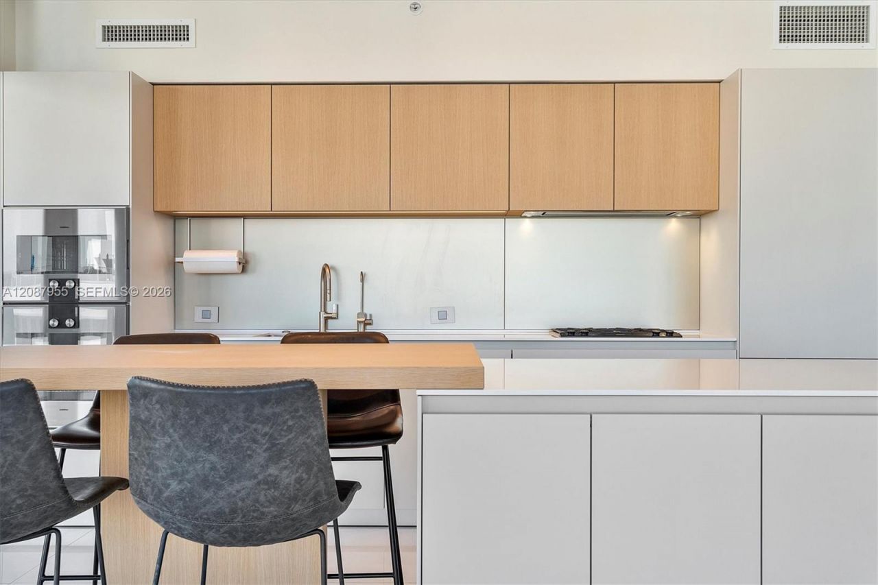 3737 Collins Ave, Unit S-804, Miami Beach, FL 33140 Photo