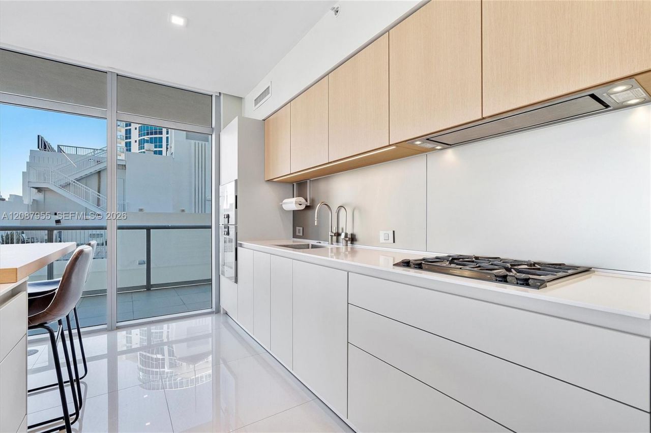 3737 Collins Ave, Unit S-804, Miami Beach, FL 33140 Photo