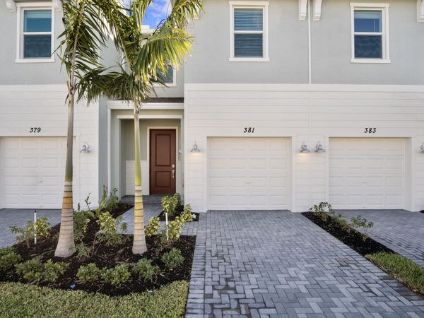 381 SE CROSSOAK Lane, Port St. Lucie, FL 34984