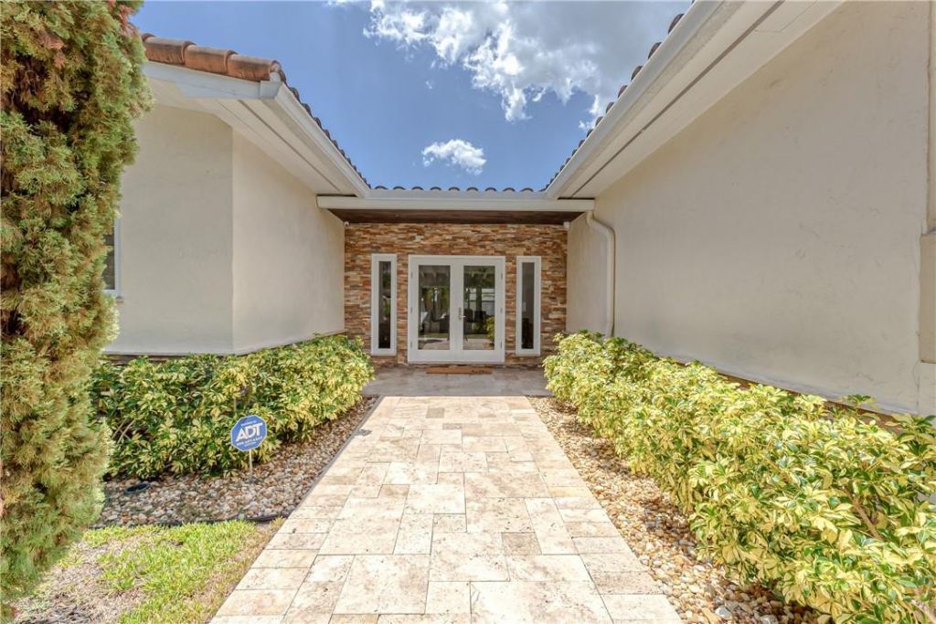 2726 NE 25th Place, Fort Lauderdale, FL 33305 Photo