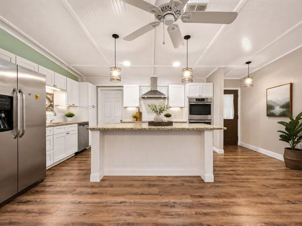 102 Rivercrest ST , Luling, TX 78648