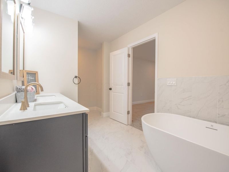 2689 Abington Road, Columbus, OH 43231 Photo 32