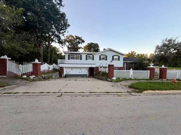 2802 18th Place , North Chicago, IL 60064