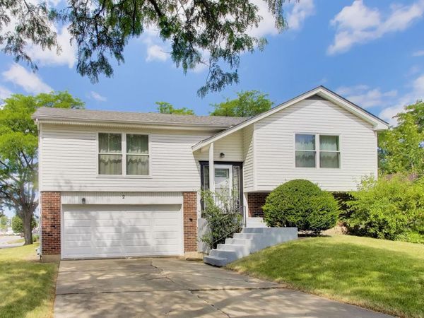 2 Oakmont Court , Streamwood, IL 60107